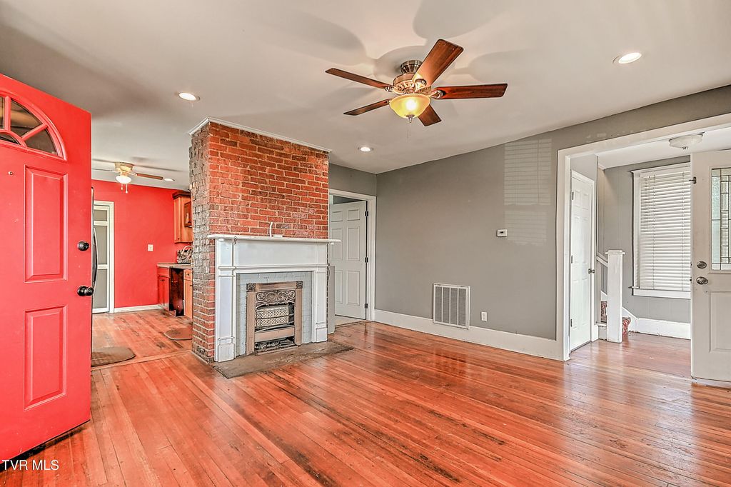 Photo of 629 Branch Street, Kingsport, TN 37660 (MLS # 9994123)