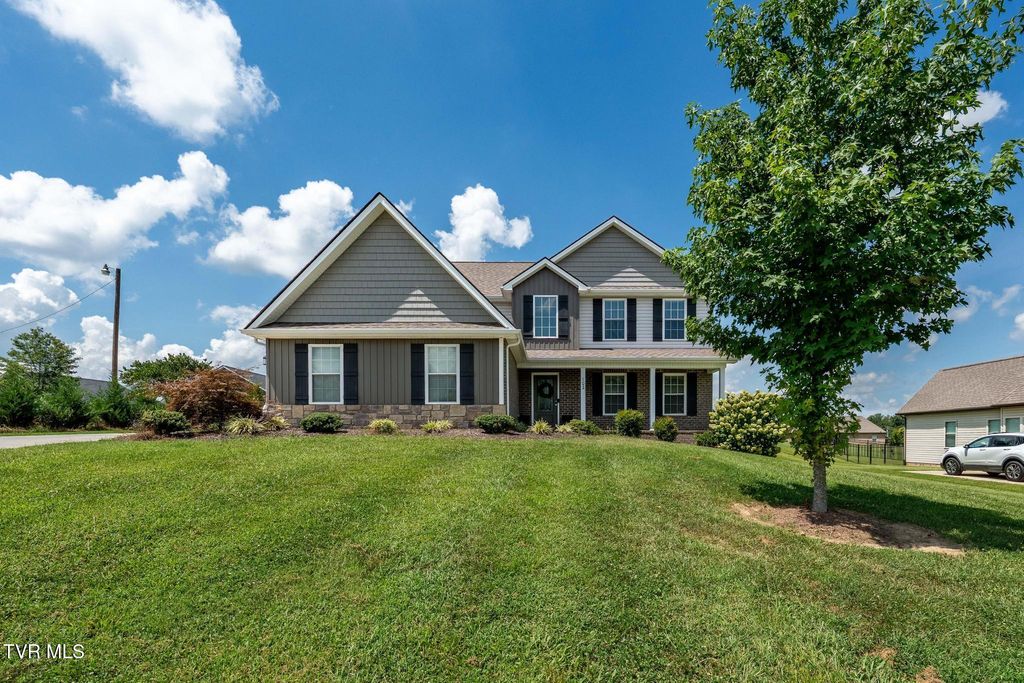 Photo of 102 Mountain View Circle, Piney Flats, TN 37686 (MLS # 9993017)