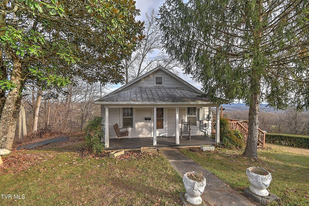 Photo of 1141 Ridgecrest Avenue, Kingsport, TN 37665 (MLS # 9988730)