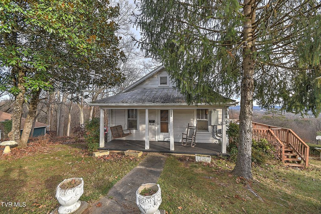 Photo of 1141 Ridgecrest Avenue, Kingsport, TN 37665 (MLS # 9988730)