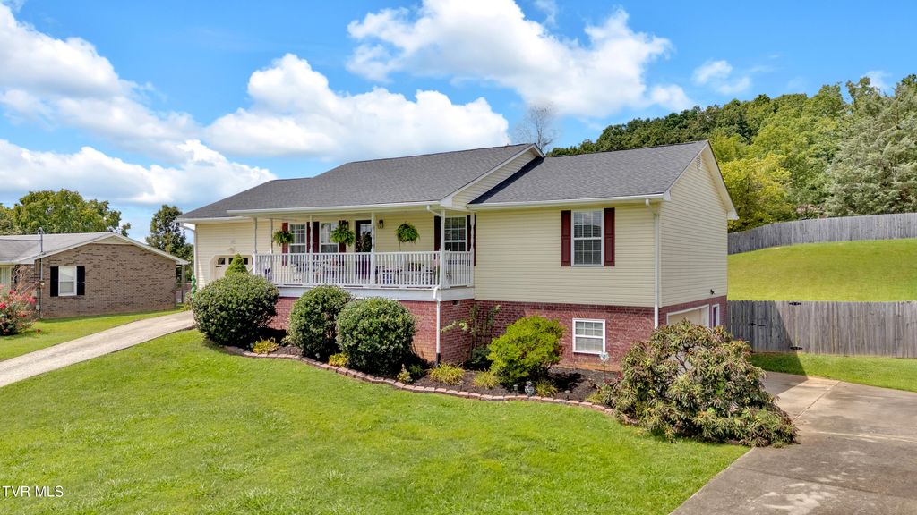 Photo of 1109 Greenlee Drive, Jonesborough, TN 37659 (MLS # 9990239)