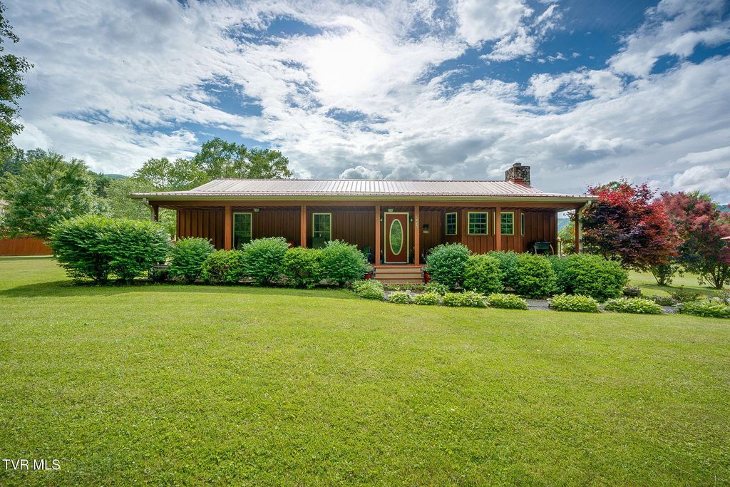 Photo of 1025 Old Iron Mtn Road, Unicoi, TN 37692 (MLS # 9995989)