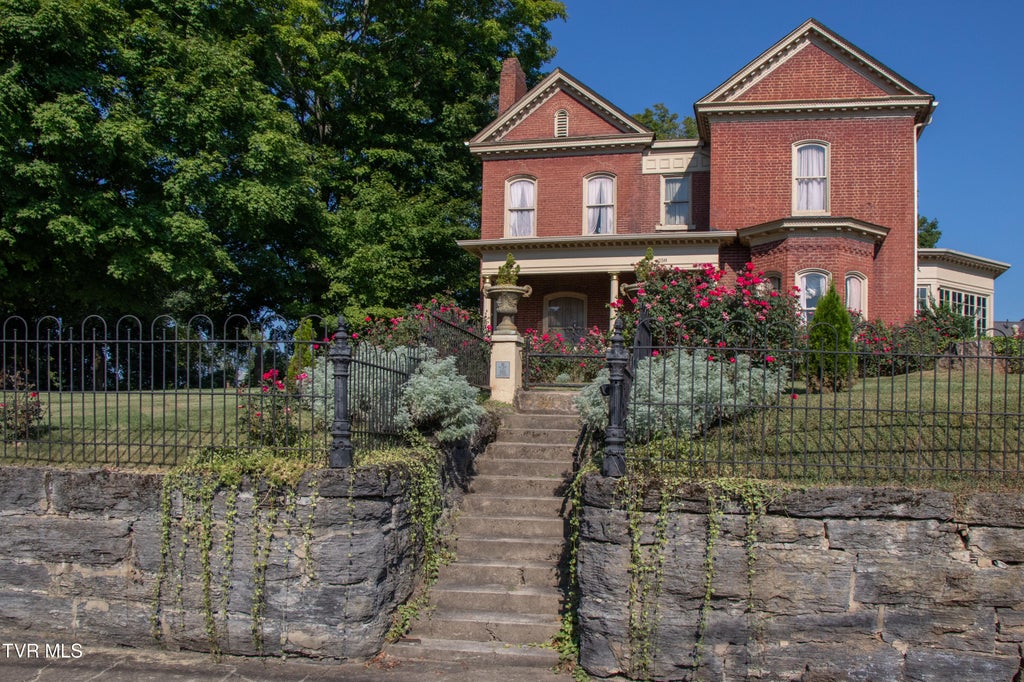 Photo of 258 King Street, Bristol, VA 24201 (MLS # 10000822)