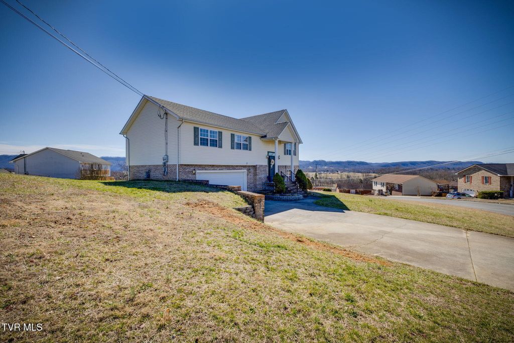 Photo of 104 Chickasaw Circle, Church Hill, TN 37642 (MLS # 9992631)
