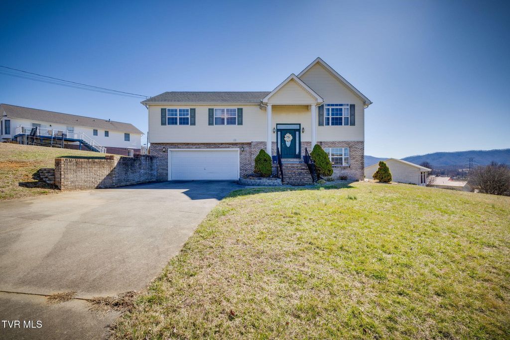 Photo of 104 Chickasaw Circle, Church Hill, TN 37642 (MLS # 9992631)