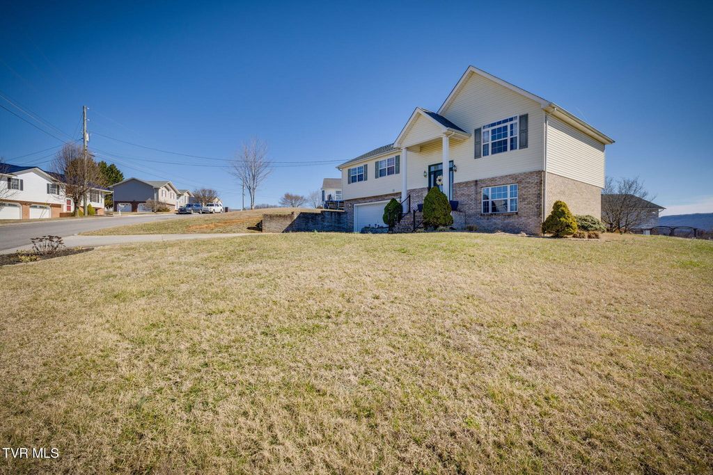 Photo of 104 Chickasaw Circle, Church Hill, TN 37642 (MLS # 9992631)