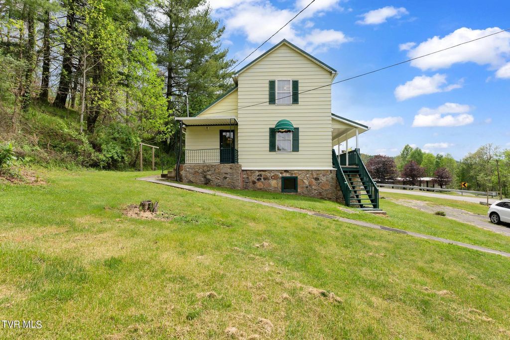 Photo of 6802 Lockwood Drive, Wise, VA 24293 (MLS # 9965437)