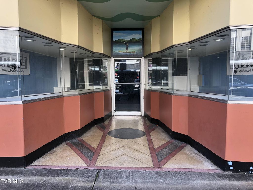 Photo of 514 State Street, Bristol, TN 37620 (MLS # 9982954)