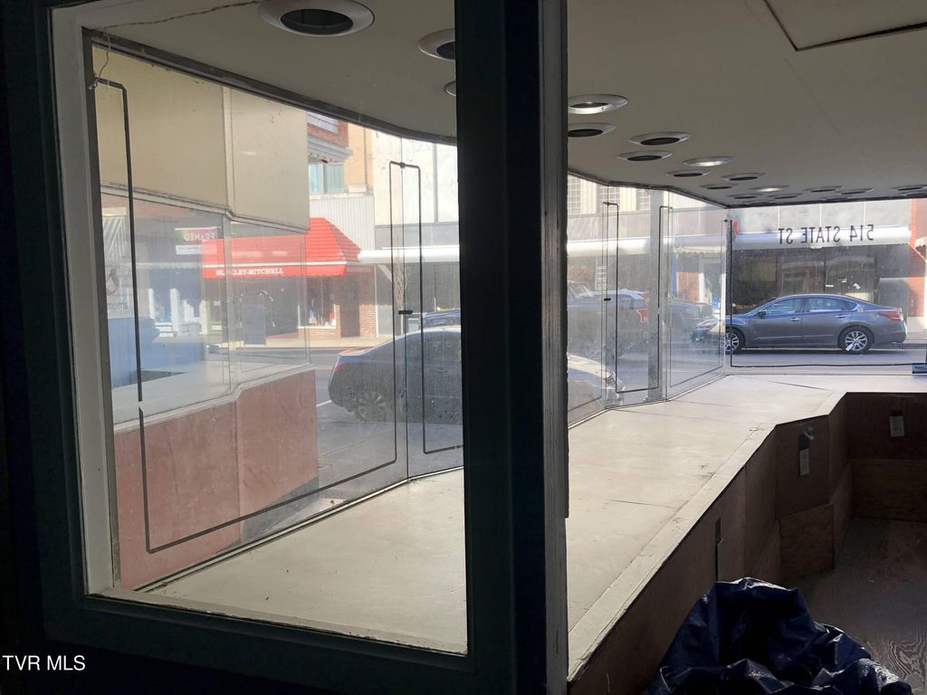 Photo of 514 State Street, Bristol, TN 37620 (MLS # 9982954)