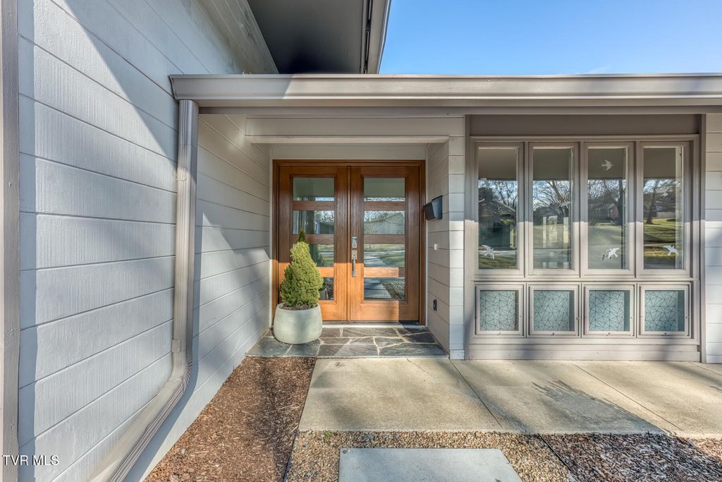 Photo of 715 Hollyhill Road, Johnson City, TN 37604 (MLS # 9989631)