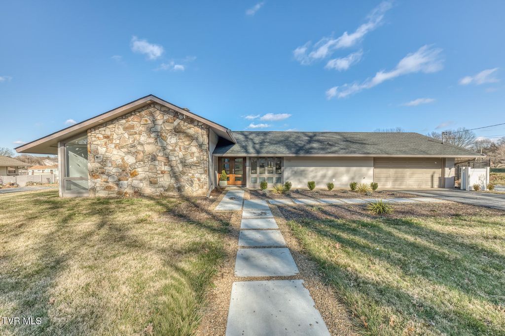 Photo of 715 Hollyhill Road, Johnson City, TN 37604 (MLS # 9989631)