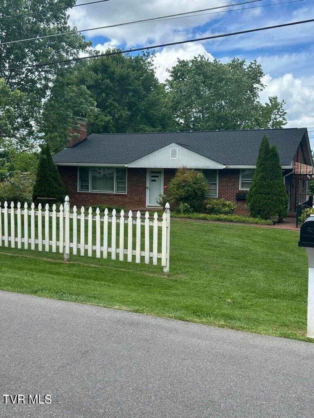 Photo of 604 Ridgeview Drive, Johnson City, TN 37604 (MLS # 9989053)