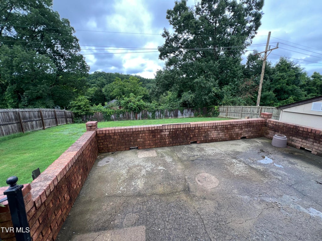 Photo of 419 Arbutus Avenue, Kingsport, TN 37660 (MLS # 9998545)