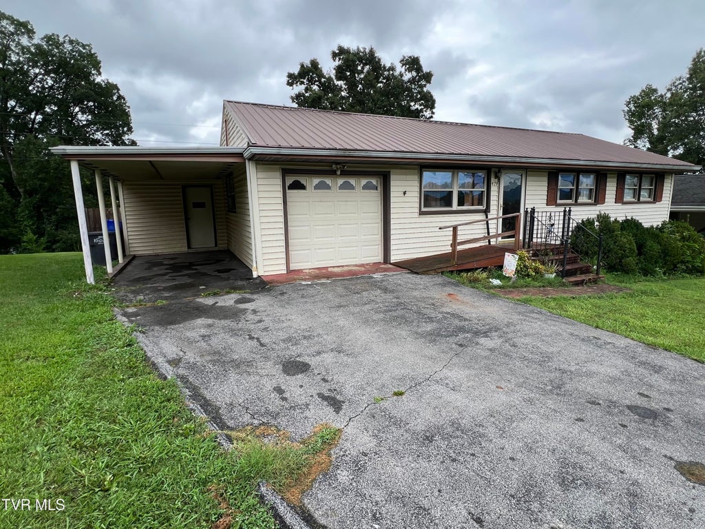 Photo of 419 Arbutus Avenue, Kingsport, TN 37660 (MLS # 9998545)