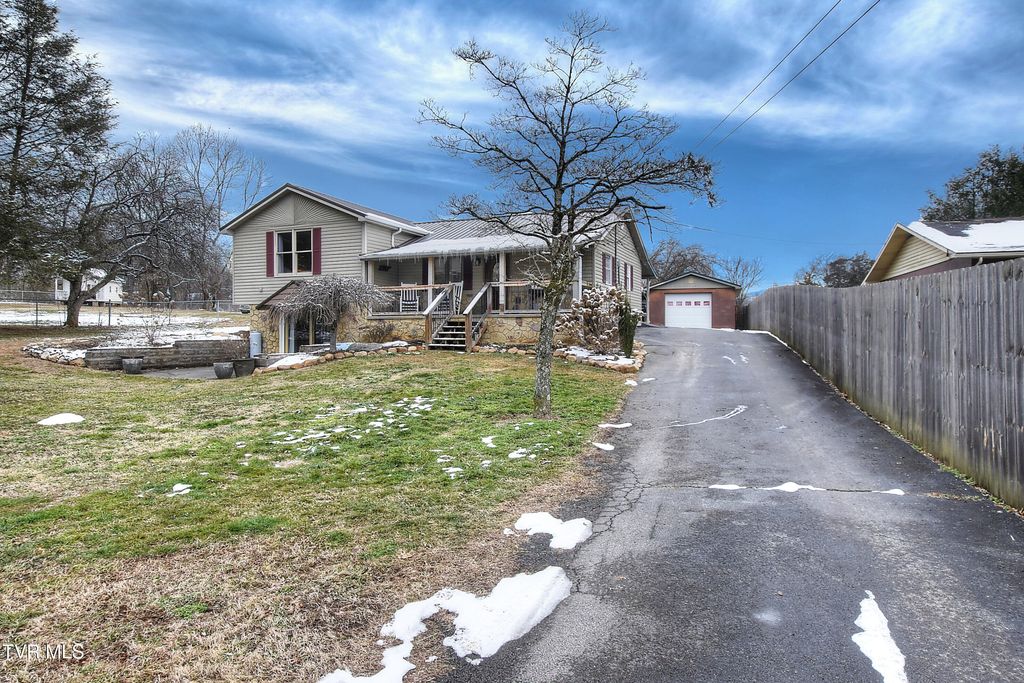 Photo of 150 Little Stoney Creek Road, Elizabethton, TN 37643 (MLS # 9991219)
