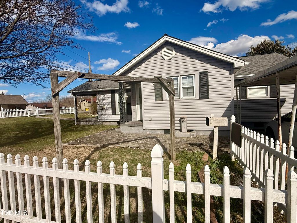 Photo of 5821 Orebank Road, Kingsport, TN 37664 (MLS # 9992058)