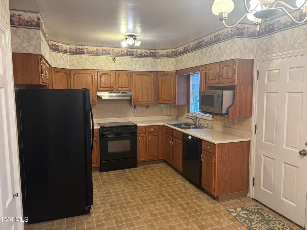 Photo of 902 Tusculum Boulevard, Greeneville, TN 37745 (MLS # 9989422)