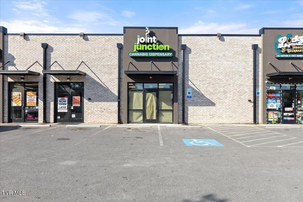 827 West Walnut Street 20