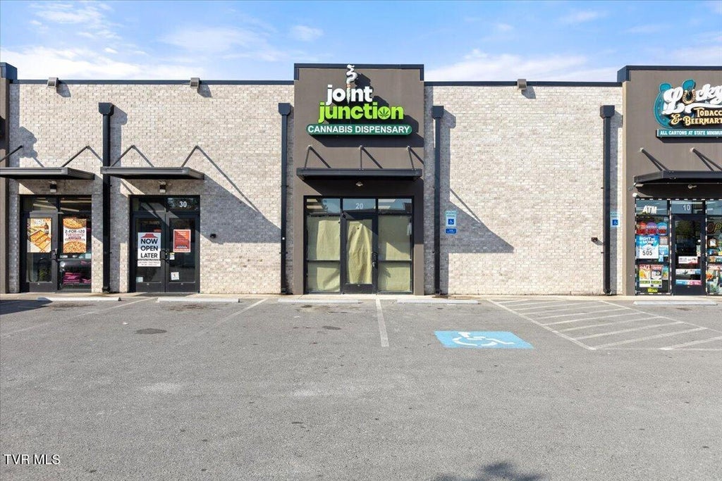 Photo of 827 Walnut Street #20, Johnson City, TN 37604 (MLS # 10001486)