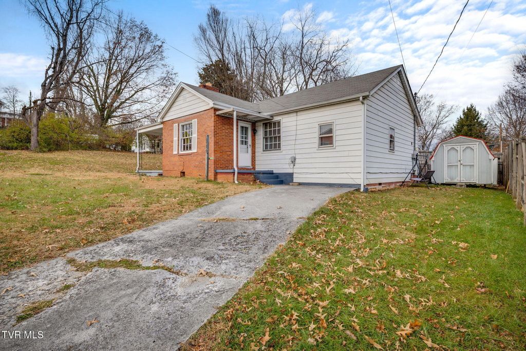 Photo of 813 Haynes Street, Bristol, TN 37620 (MLS # 9988563)