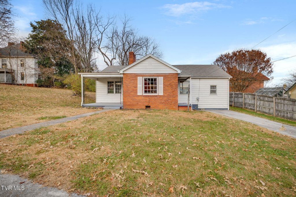 Photo of 813 Haynes Street, Bristol, TN 37620 (MLS # 9988563)