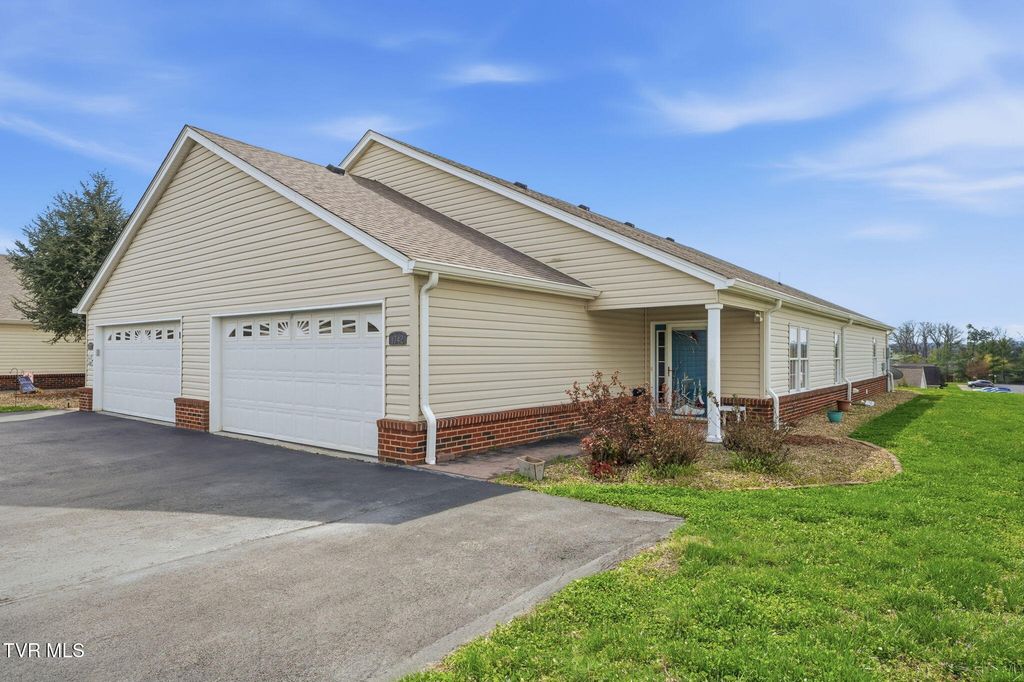 Photo of 1742 Foxtail Lane, Kingsport, TN 37660 (MLS # 9992675)