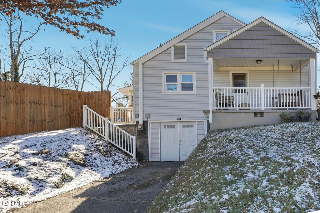 Photo of 2401 Huffine Circle, Johnson City, TN 37604 (MLS # 9989307)