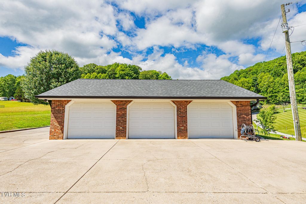 Photo of 234 Olinger Drive, Kingsport, TN 37660 (MLS # 9995408)