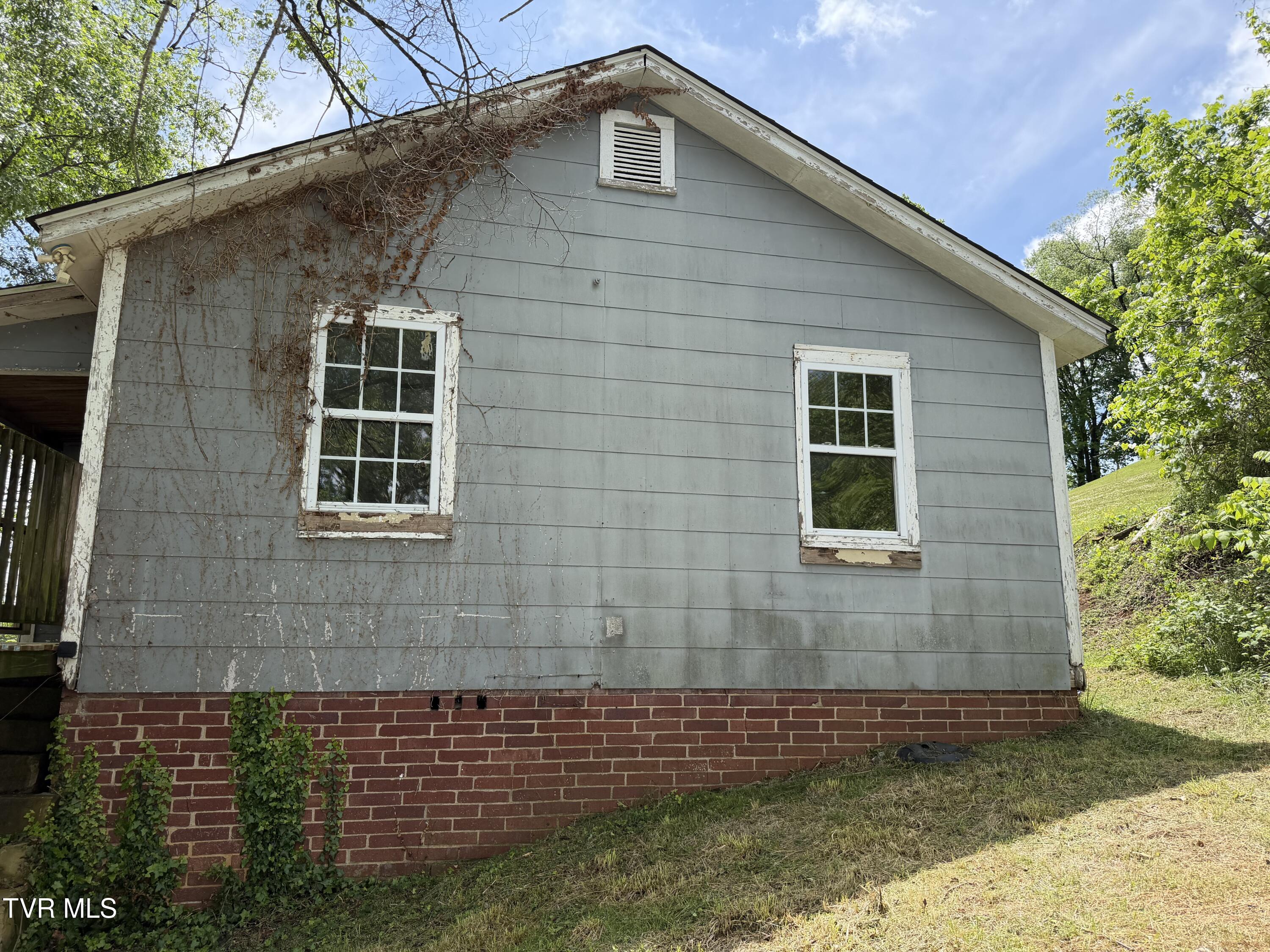 1044 Fairway Avenue