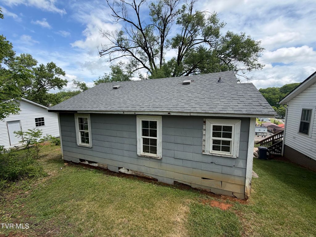 Photo of 1044 Fairway Avenue, Kingsport, TN 37665 (MLS # 9994594)