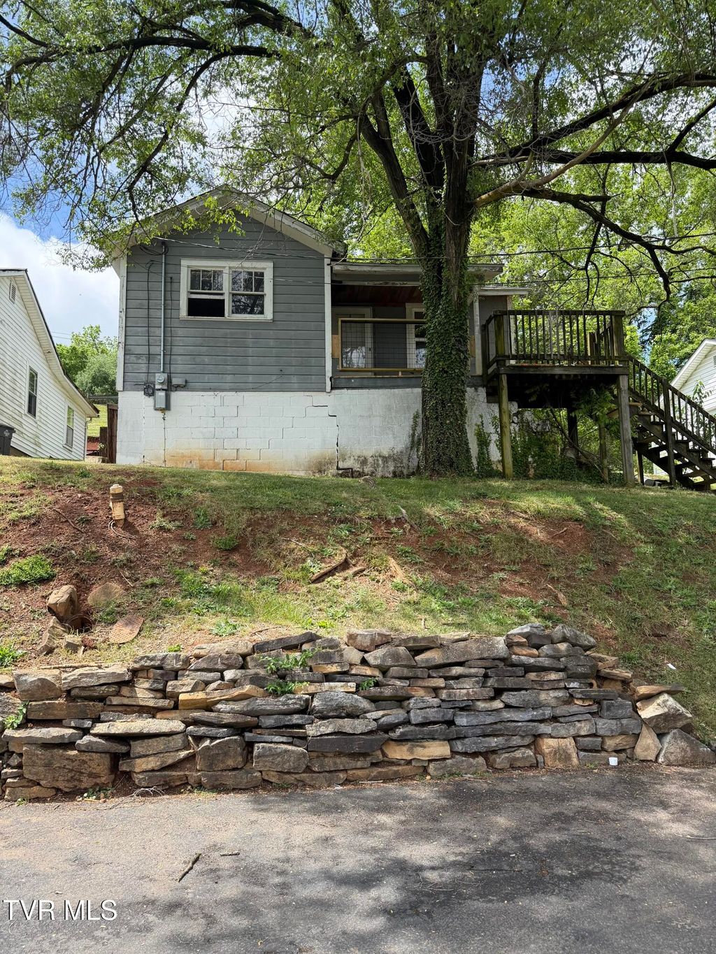 Photo of 1044 Fairway Avenue, Kingsport, TN 37665 (MLS # 9994594)
