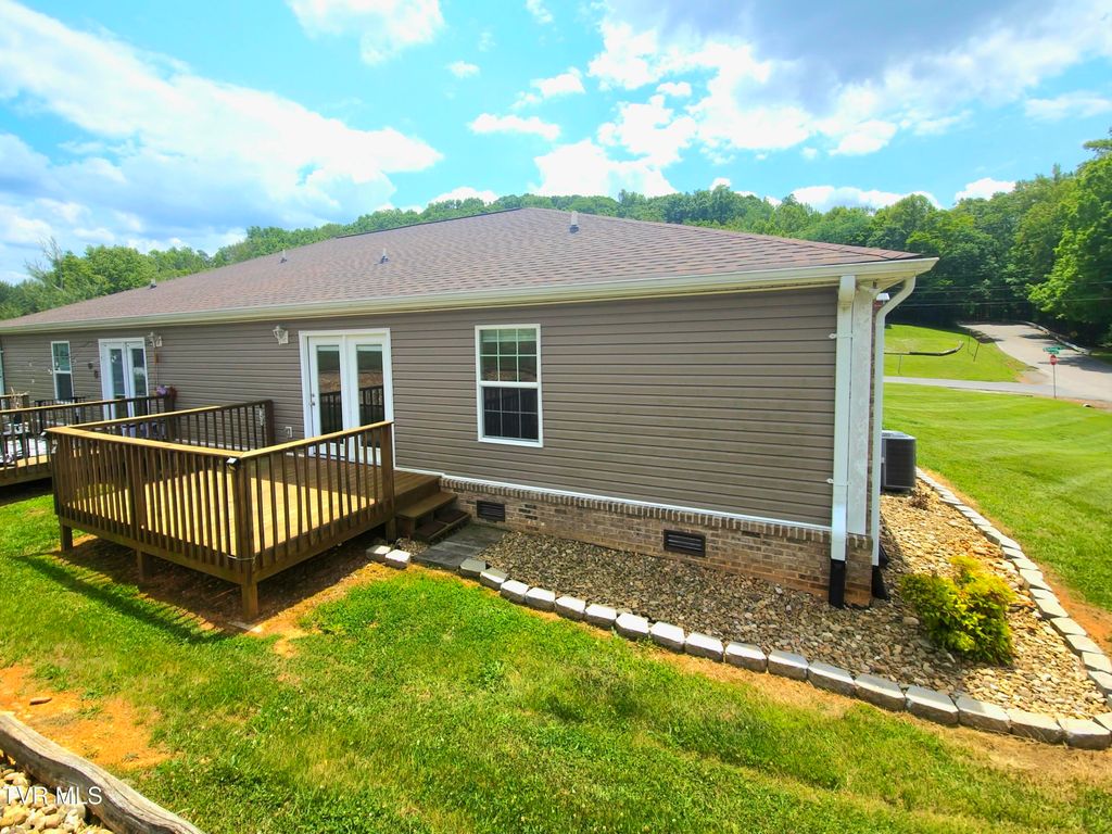 Photo of 305 Mckenzie Drive #1, Kingsport, TN 37660 (MLS # 9995390)