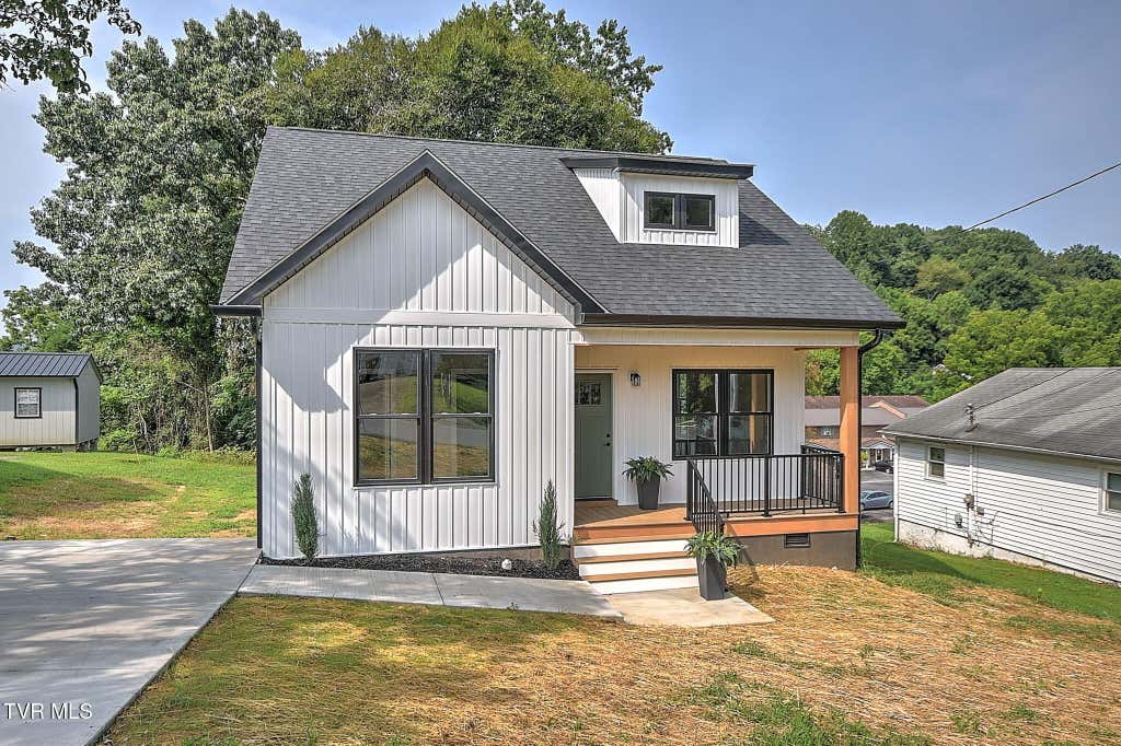 Photo of 463 Magnolia Drive, Bristol, VA 24201 (MLS # 9999570)