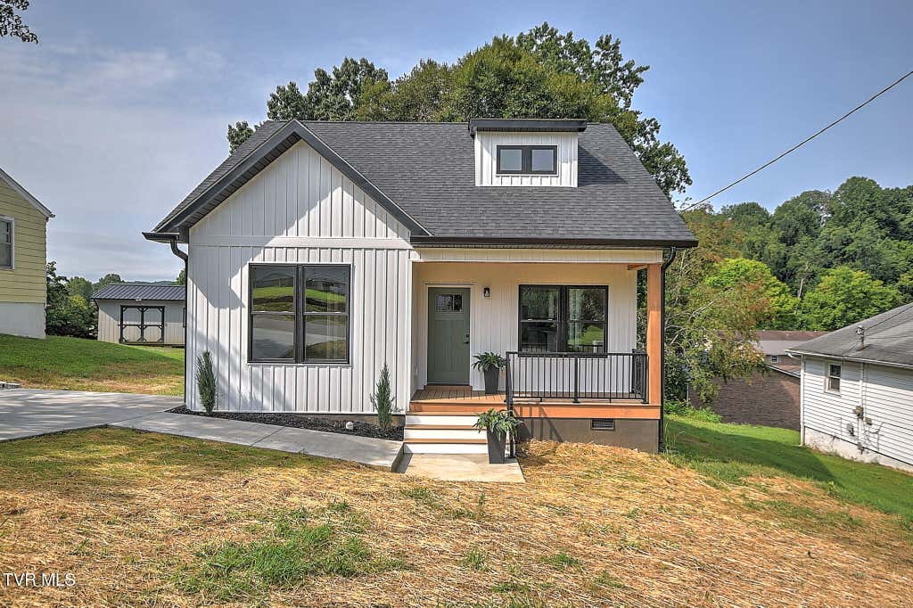 Photo of 463 Magnolia Drive, Bristol, VA 24201 (MLS # 9999570)