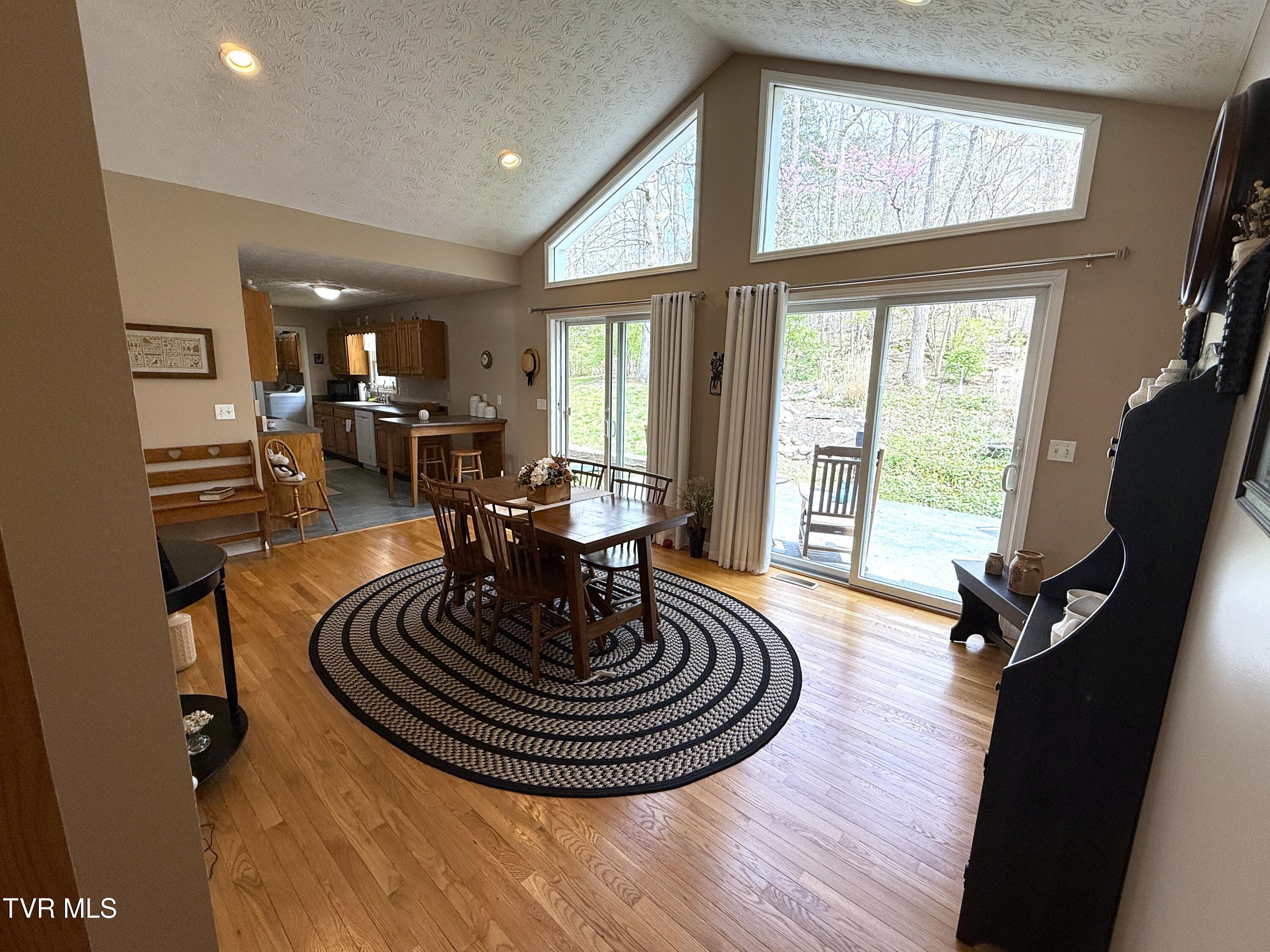 1038 Autumn Leaf Drive, Newport, Tennessee image 5