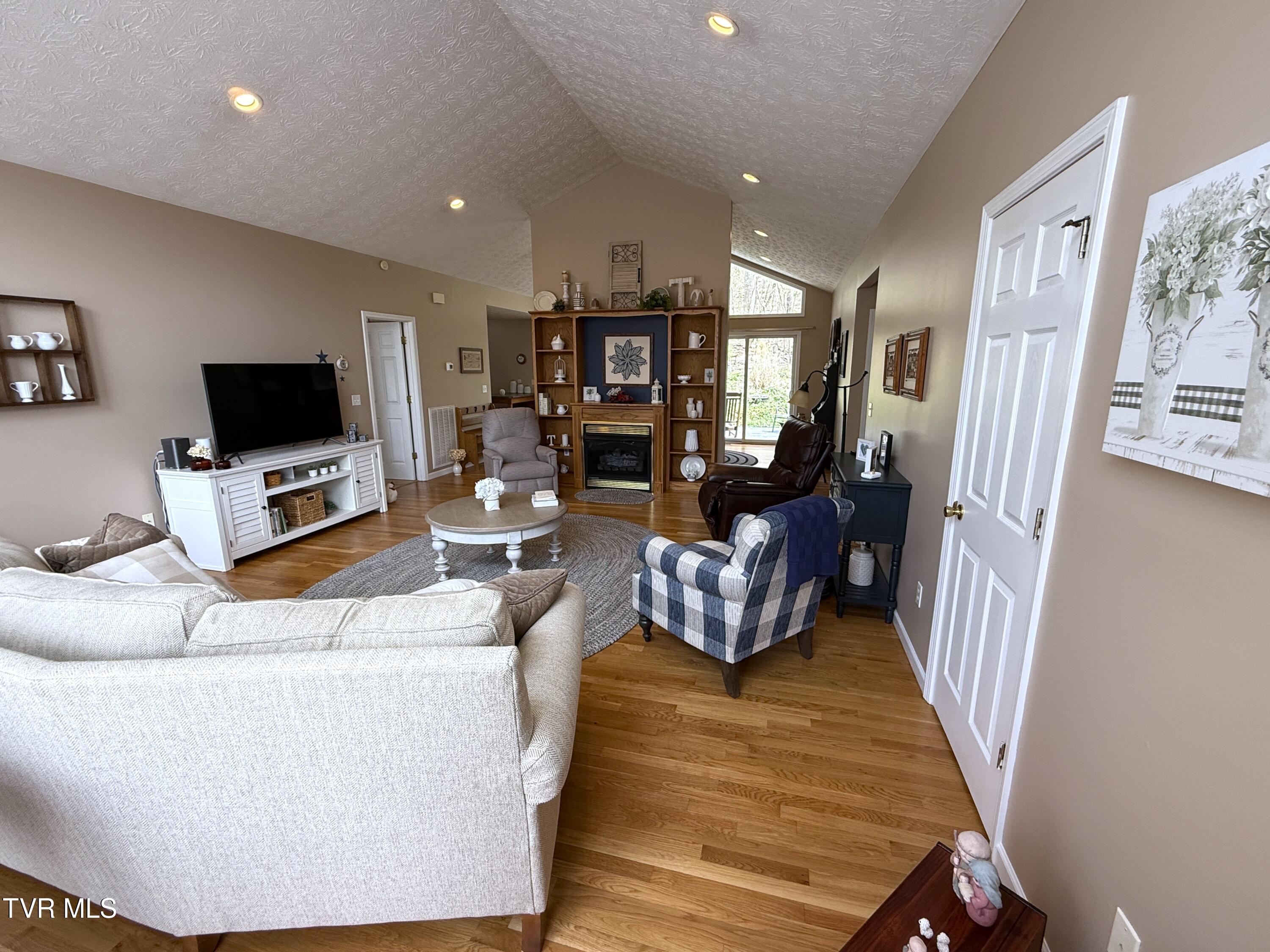 1038 Autumn Leaf Drive, Newport, Tennessee image 6