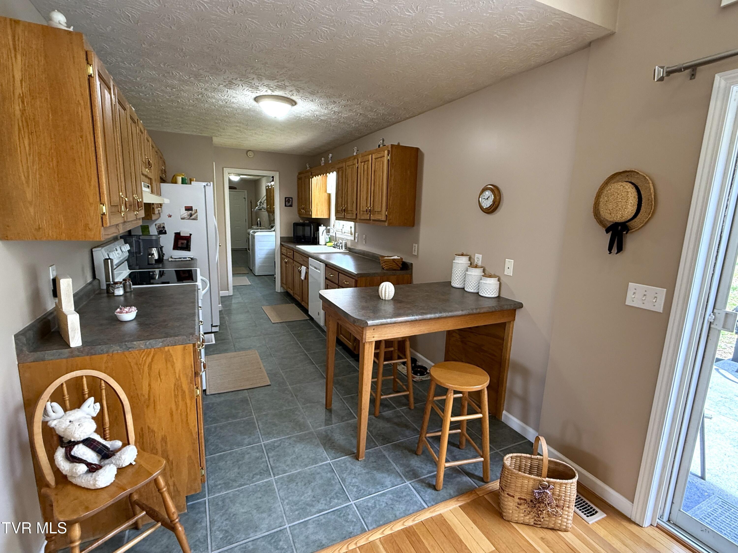 1038 Autumn Leaf Drive, Newport, Tennessee image 9