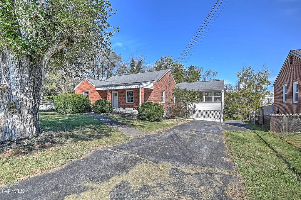 Photo of 101 Tween Hills Road, Bristol, TN 37620 (MLS # 9987277)