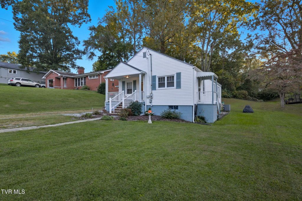 Photo of 223 Forest Hills Drive, Greeneville, TN 37745 (MLS # 9987095)