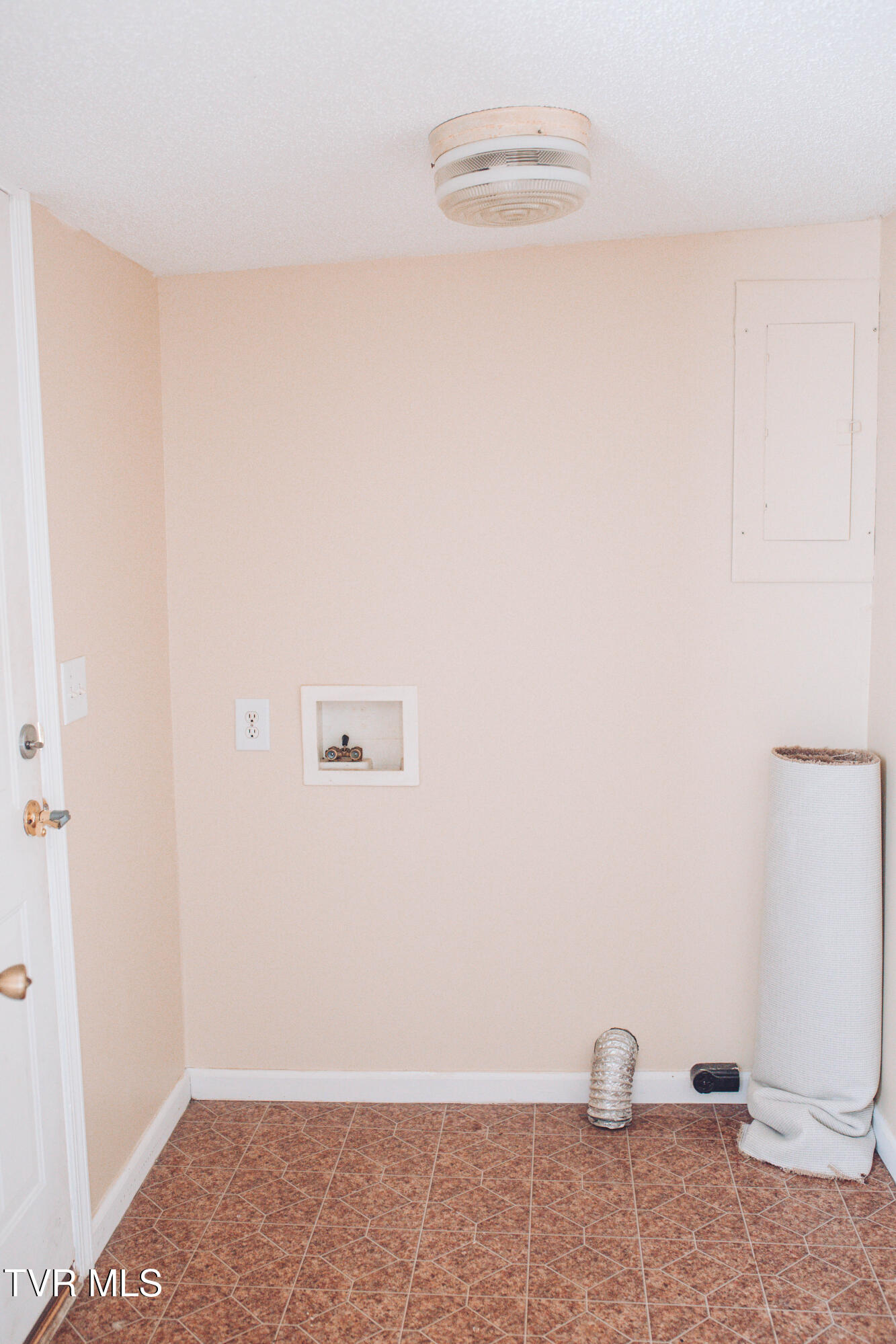 207 Dover Avenue, Mount Carmel, Tennessee image 7