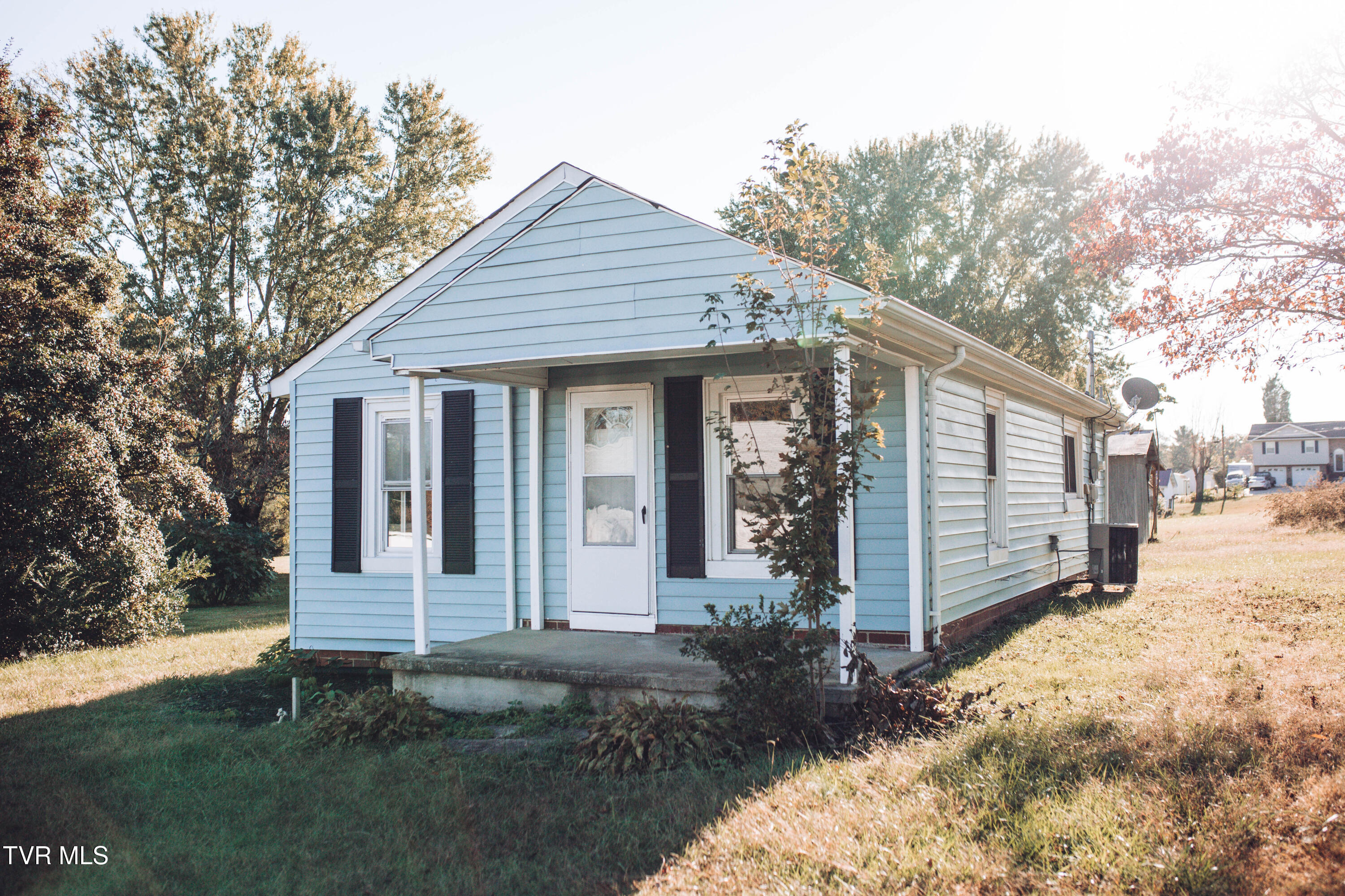 207 Dover Avenue, Mount Carmel, Tennessee image 1