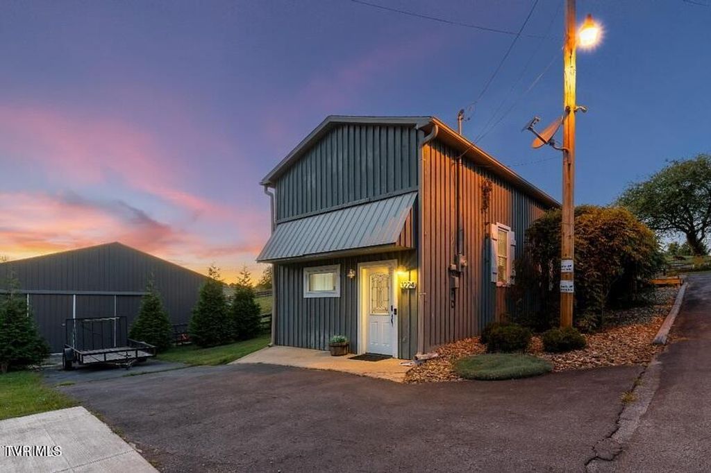 Photo of 3224 Knob Creek Road, Gray, TN 37615 (MLS # 9993557)