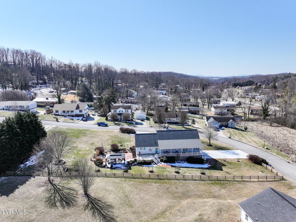Photo of 105 Maple Crest, Greeneville, TN 37743 (MLS # 9991124)