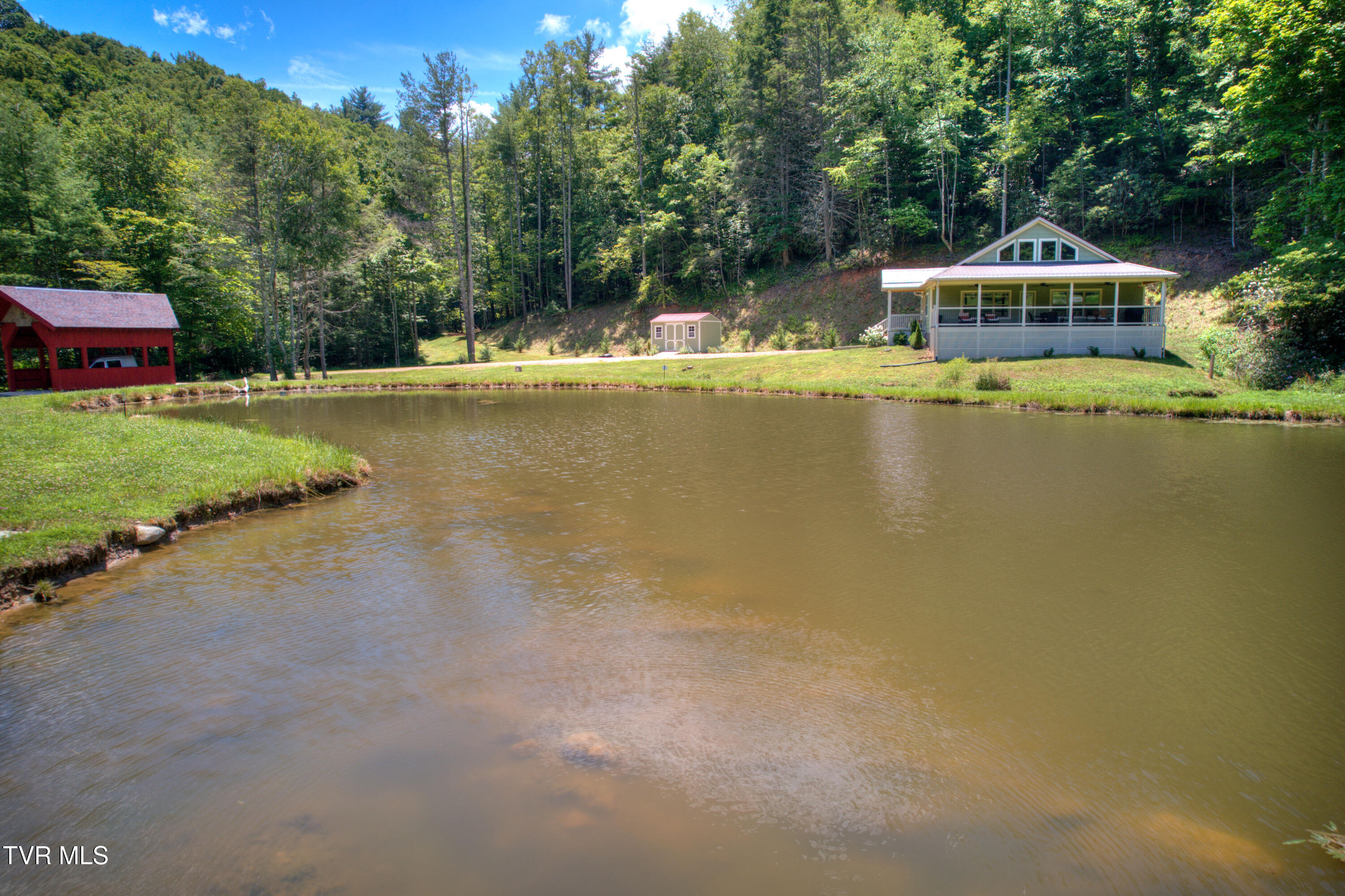 565 Piney Grove Road, Hampton, Tennessee image 5