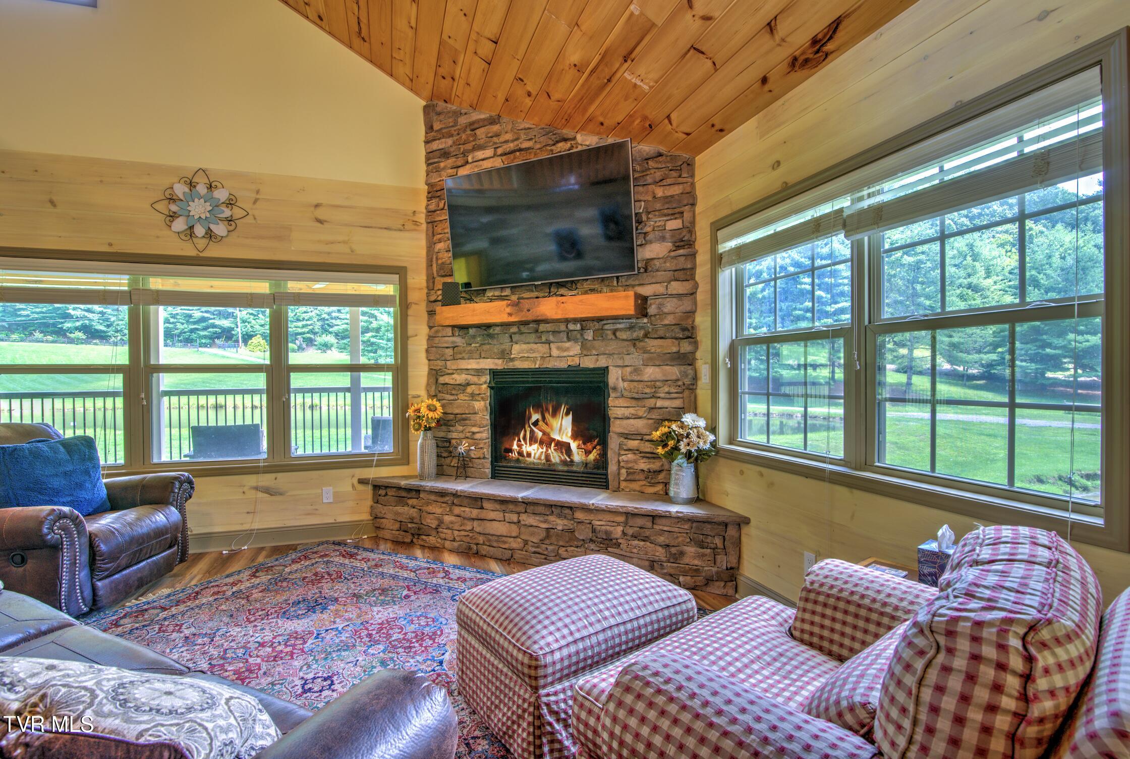 565 Piney Grove Road, Hampton, Tennessee image 4