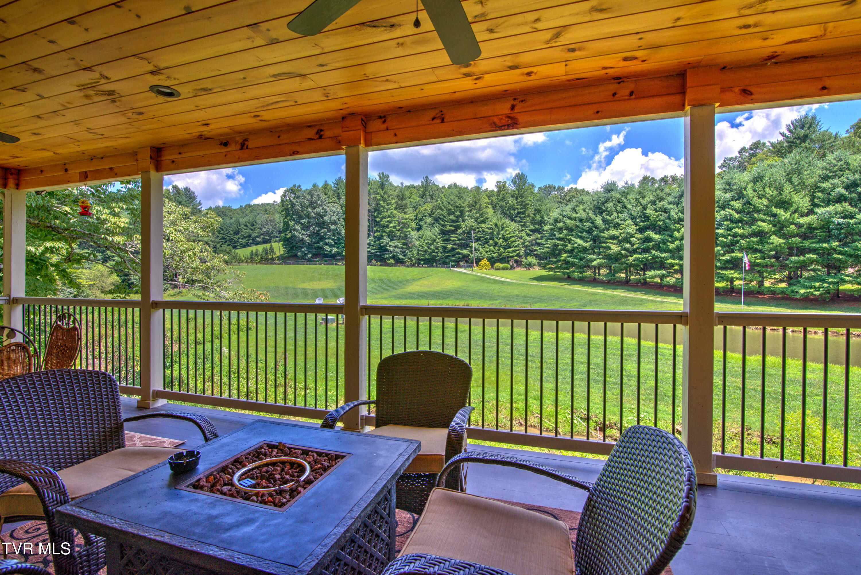 565 Piney Grove Road, Hampton, Tennessee image 8