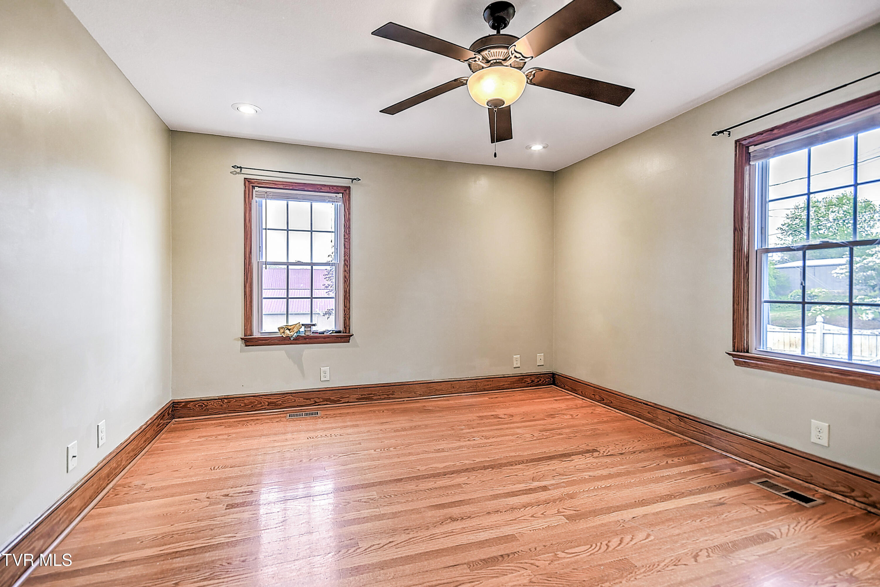 101 F Street, Elizabethton, Tennessee image 28
