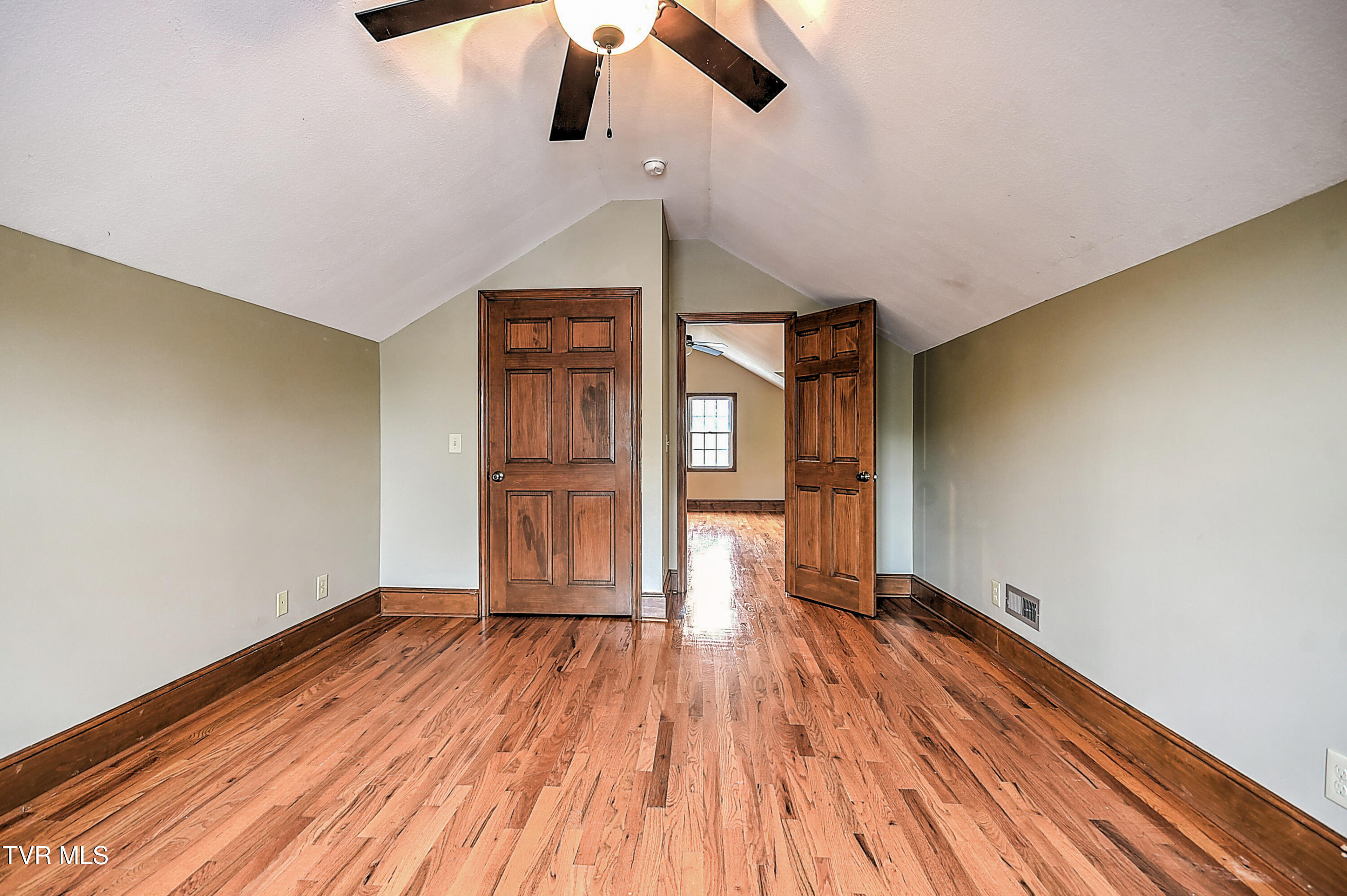 101 F Street, Elizabethton, Tennessee image 36
