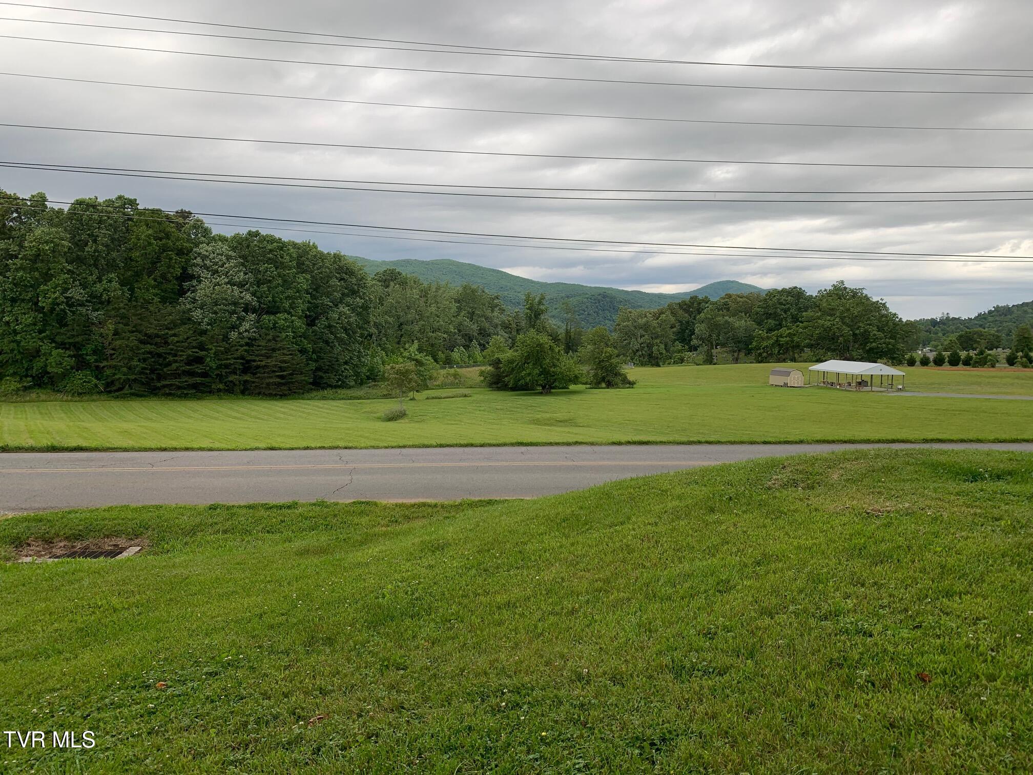626 Mohawk Drive, Erwin, Tennessee image 5