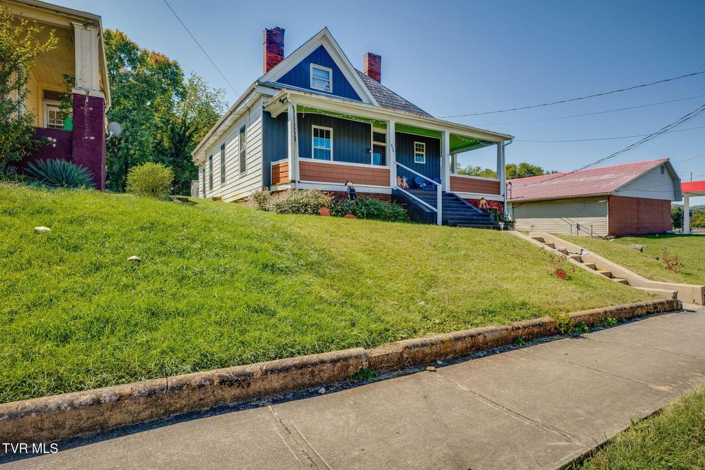 Photo of 216 Taylor Street, Bristol, TN 37620 (MLS # 9986345)